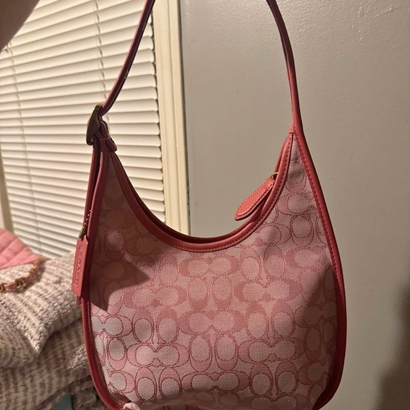 Brand New 🎁Coach Signature Pink ERGO Shoulder Bag